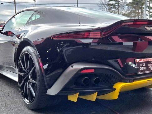 Used 2020 Aston Martin V8 Vantage Base image 4