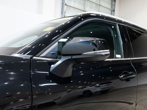 Certified 2022 Toyota Highlander XLE image 9