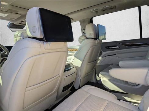 Used 2021 Cadillac Escalade ESV Sport Platinum image 13