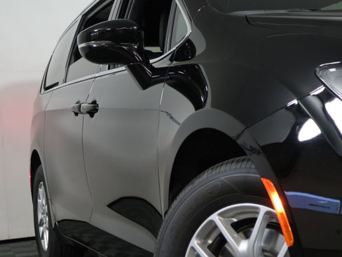 New 2026 Chrysler Voyager LX image 3