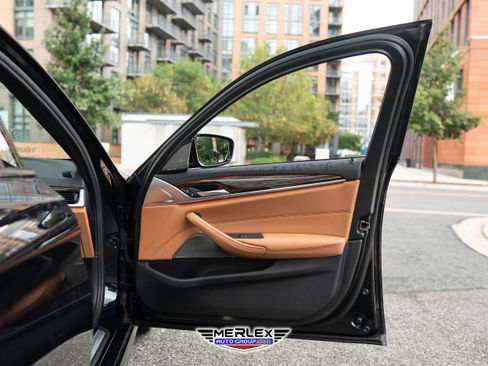 Used 2022 BMW 540i w/ M Sport Package image 47