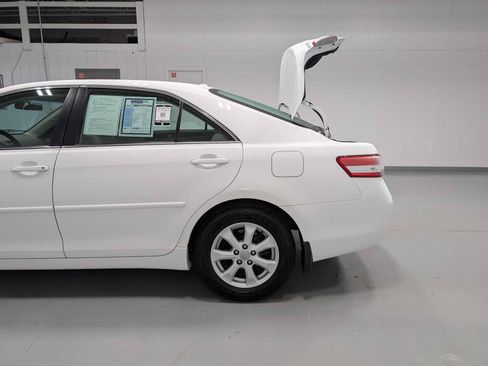 Used 2011 Toyota Camry LE w/ LE Extra-Value Pkg FWD image 8