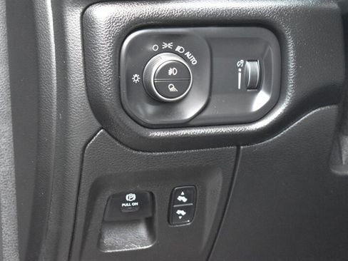Used 2020 RAM 1500 Big Horn AWD/4WD image 16