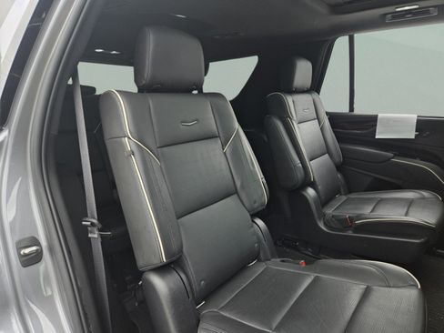 Used 2021 Cadillac Escalade Premium Luxury AWD/4WD image 26