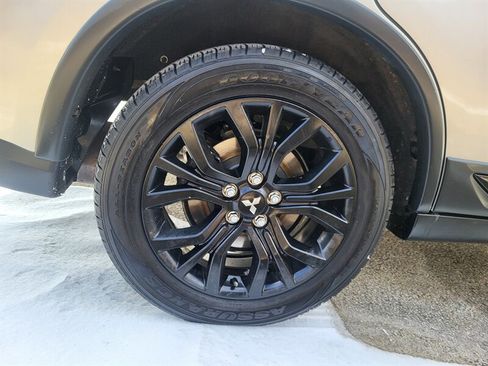 Used 2019 Mitsubishi Outlander LE image 28