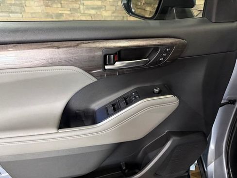 Used 2021 Toyota Highlander Platinum AWD/4WD image 12