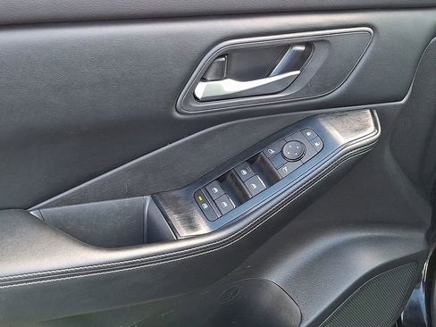 Used 2024 Nissan Rogue SV image 13