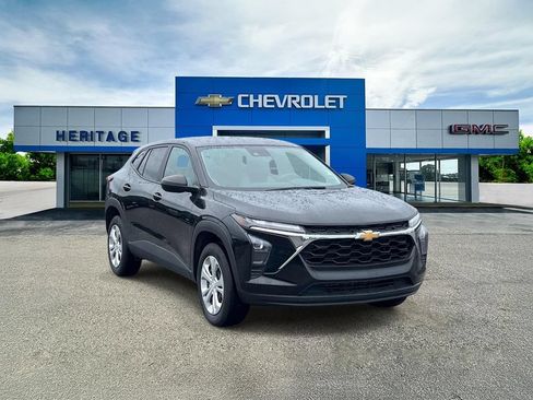 Certified 2025 Chevrolet Trax LS FWD image 1