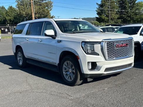 Used 2023 GMC Yukon XL Denali AWD/4WD image 3