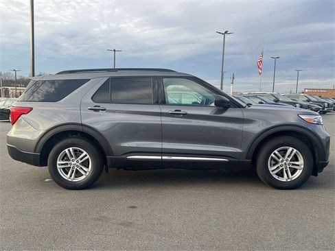Used 2022 Ford Explorer XLT image 36