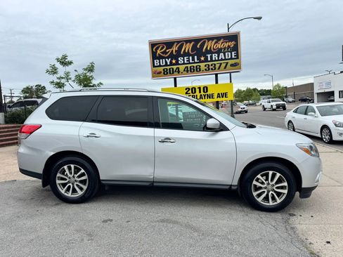 Used 2016 Nissan Pathfinder S AWD/4WD image 2