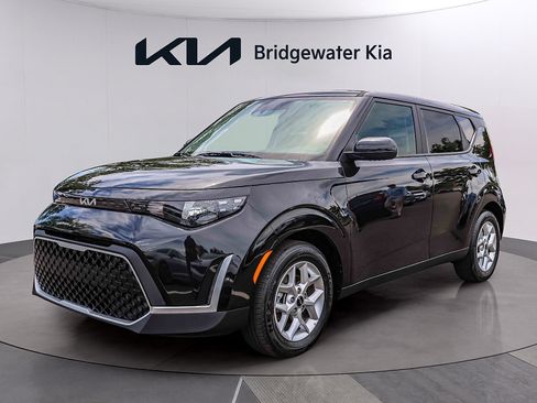 Certified 2025 Kia Soul LX w/ LX Technology Package FWD image 3