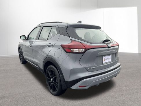 Used 2023 Nissan Kicks SR w/ SR Premium Package FWD image 5