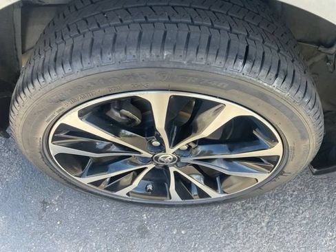 Used 2017 Toyota Corolla SE w/ SE Premium Package FWD image 17