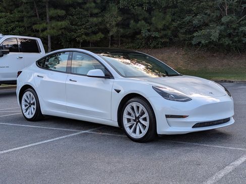 Used 2021 Tesla Model 3 Standard Range Plus RWD image 11