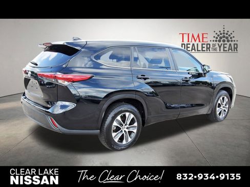 Used 2023 Toyota Highlander XLE FWD image 7