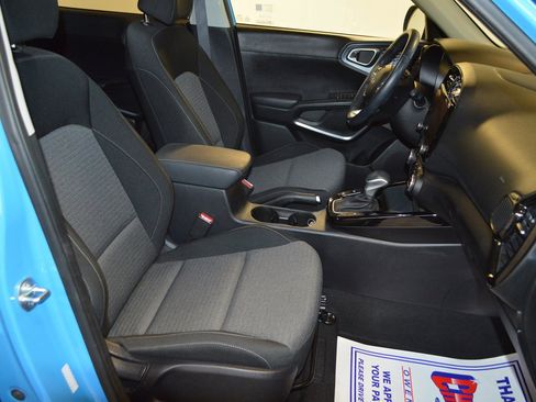 Used 2023 Kia Soul EX image 11