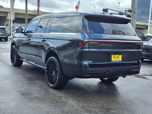 New 2026 Lincoln Navigator L Reserve AWD/4WD image 4