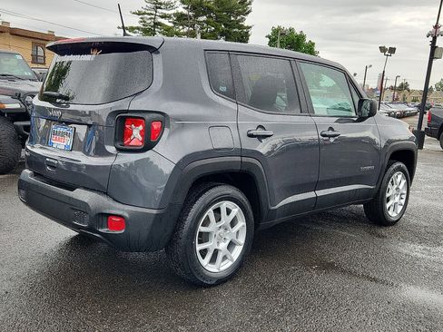 Used 2023 Jeep Renegade Latitude AWD/4WD image 6