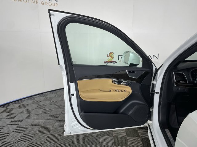 Used 2018 Volvo XC90 T6 Momentum AWD/4WD image 32