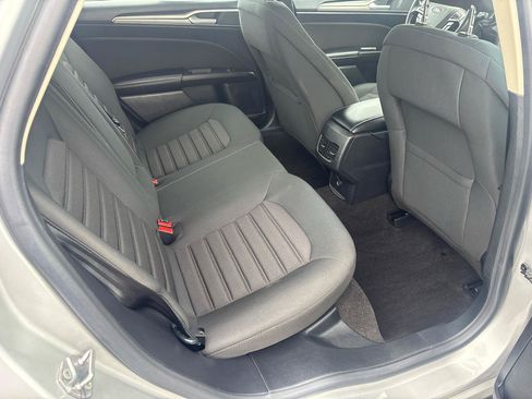 Used 2019 Ford Fusion SE FWD image 28