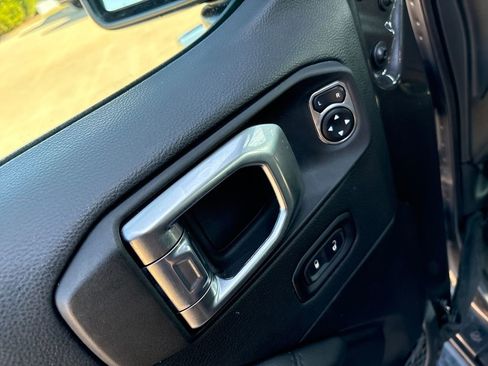 Used 2022 Jeep Wrangler Unlimited Sahara image 15