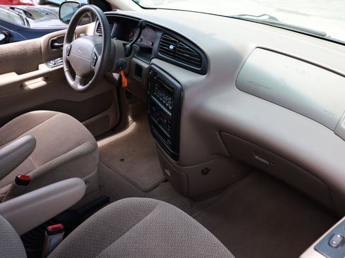 Used 1999 Ford Windstar SE FWD image 18