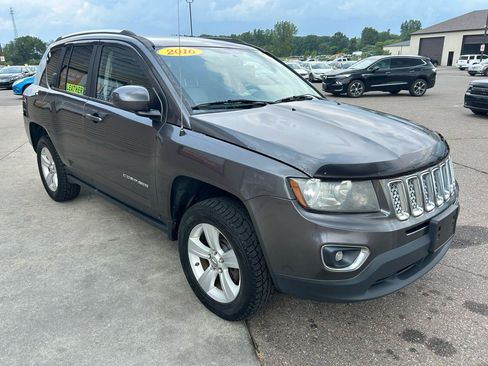 Used 2016 Jeep Compass 4WD image 3