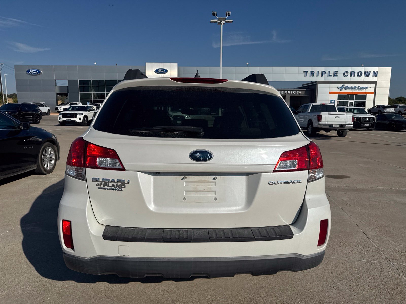 Used 2011 Subaru Outback 2.5i Limited w/ PWR Moonroof Pkg AWD/4WD image 4