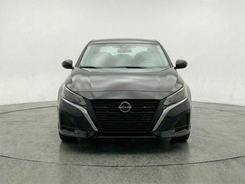 Used 2025 Nissan Altima 2.5 SV image 1