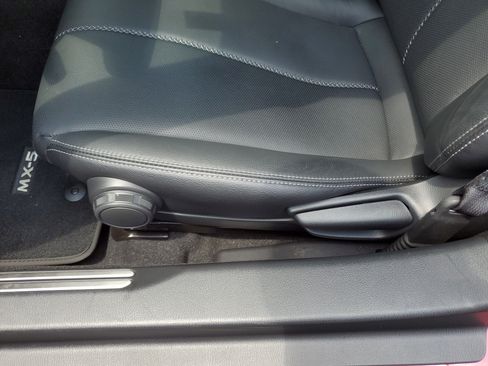 Used 2023 MAZDA MX-5 Miata Grand Touring RWD image 12