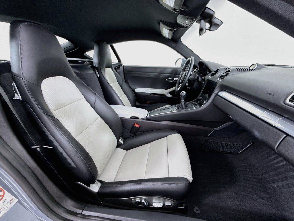 Certified 2024 Porsche 718 Cayman S RWD image 27