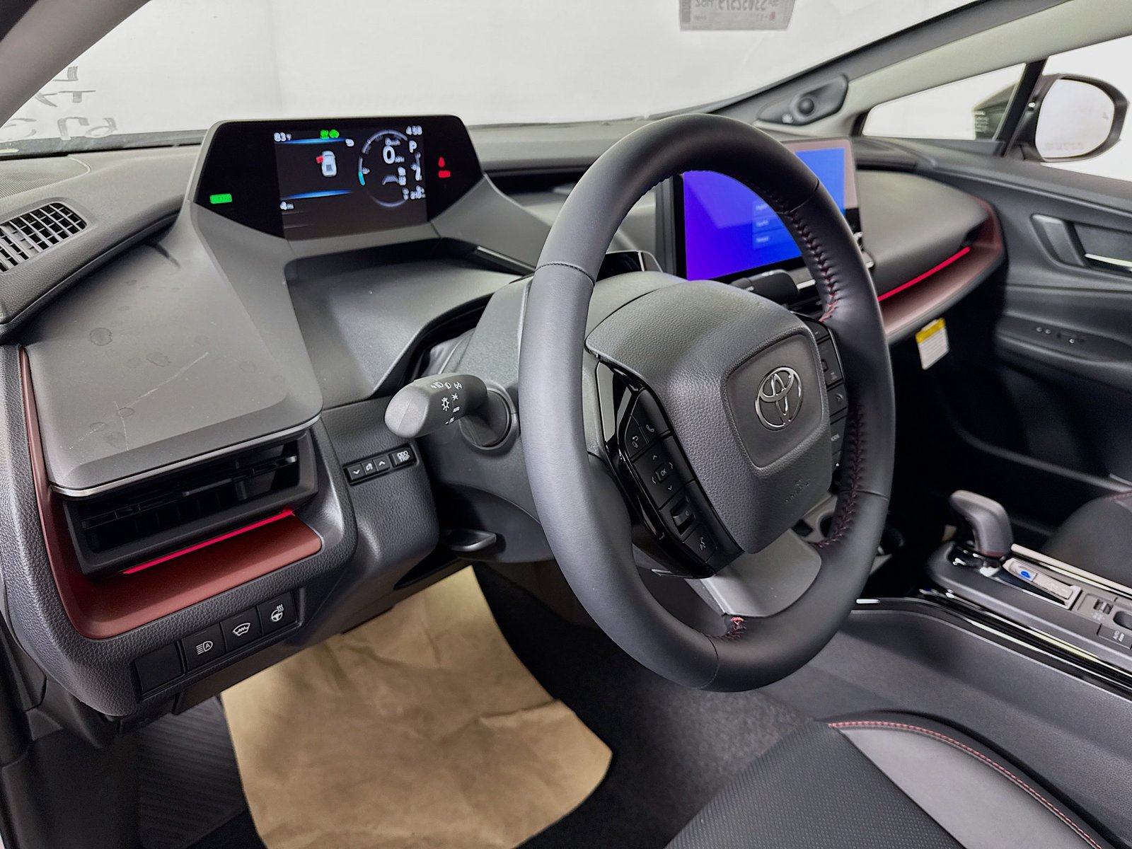 Used 2025 Toyota Prius Plug-In Hybrid w/ Limited Premium Package FWD image 6