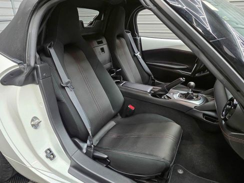 Used 2019 MAZDA MX-5 Miata Club RWD image 15