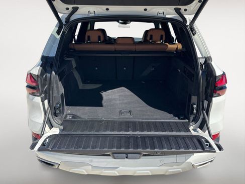 Used 2024 BMW X5 xDrive40i w/ Parking Assistance Package image 16