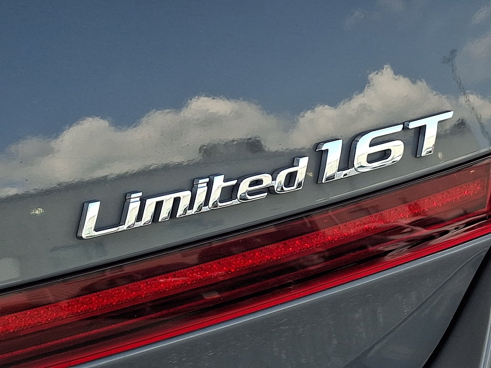 Used 2021 Hyundai Sonata Limited w/ Preferred Accessory Package FWD image 35