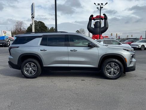 New 2026 Chevrolet Traverse LT w/ LPO, Floor Liner Package image 2