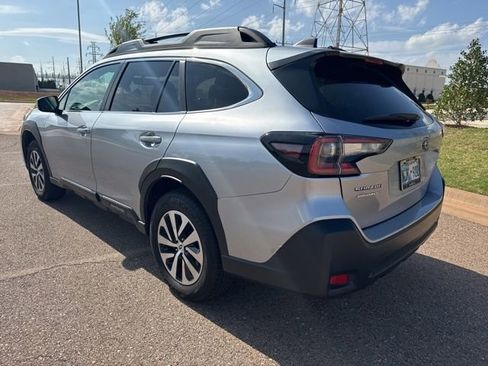 Used 2025 Subaru Outback Premium image 7