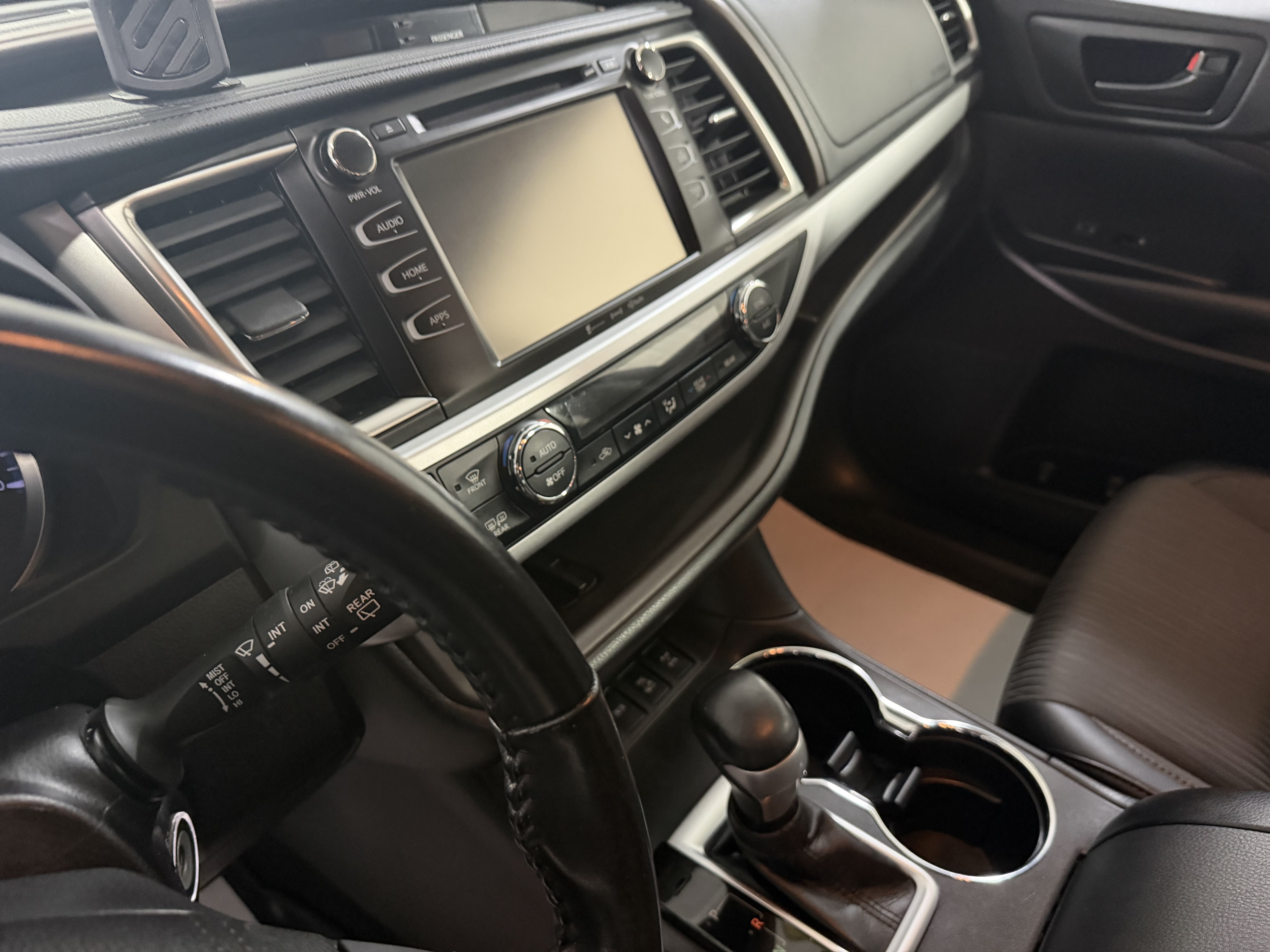 Used 2018 Toyota Highlander Plus AWD/4WD image 11