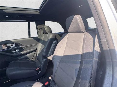 New 2026 Mercedes-Benz GLS 580 4MATIC image 19