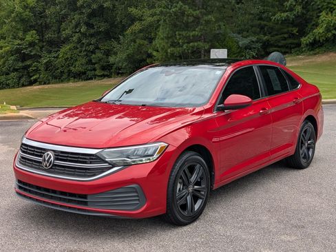 Used 2022 Volkswagen Jetta SE w/ Panoramic Sunroof Package FWD image 5