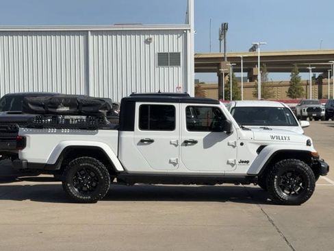 Used 2024 Jeep Gladiator Sport AWD/4WD image 3