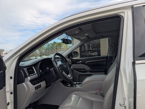 Used 2015 Toyota Highlander Limited image 13