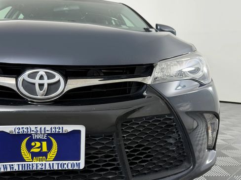 Used 2017 Toyota Camry SE FWD image 5