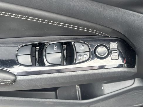 Used 2023 Nissan Altima 2.5 SV w/ SV Premium Package FWD image 9