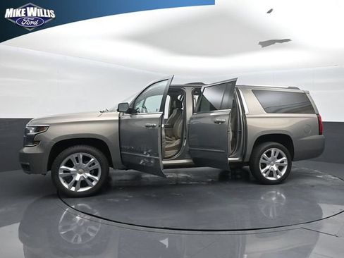 Used 2019 Chevrolet Suburban Premier RWD image 28