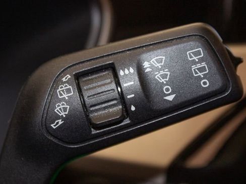 Used 2020 Ford Escape SE image 25