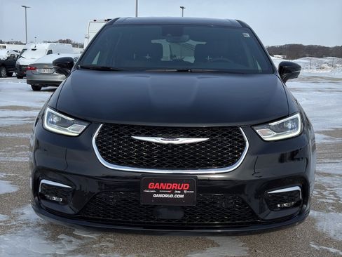 New 2026 Chrysler Pacifica Select image 3