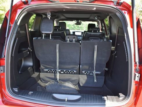 Certified 2025 Chrysler Pacifica Limited FWD image 29