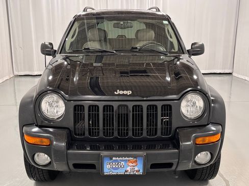Used 2004 Jeep Liberty Limited w/ 17" Chrome Wheel & Tire Group image 2